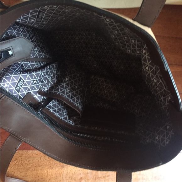 Colorblocked tote - Picture 4 of 7